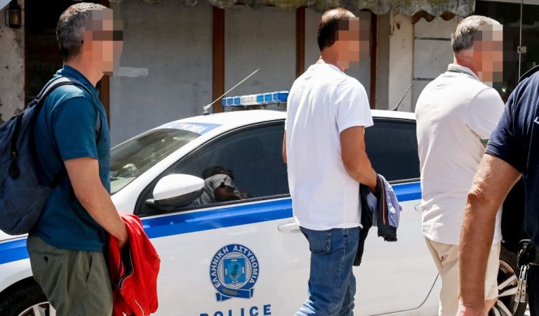 Ερείπια του εργοστασίου παραγωγής ξυδιού στην Κορινθία μετά την έκρηξη.