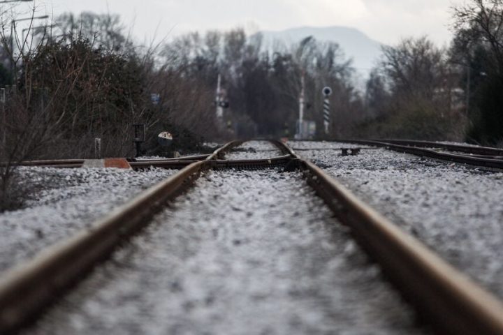 Βαγόνι αμαξοστοιχίας εκτός σιδηροδρομικής γραμμής στην Ειδομένη.