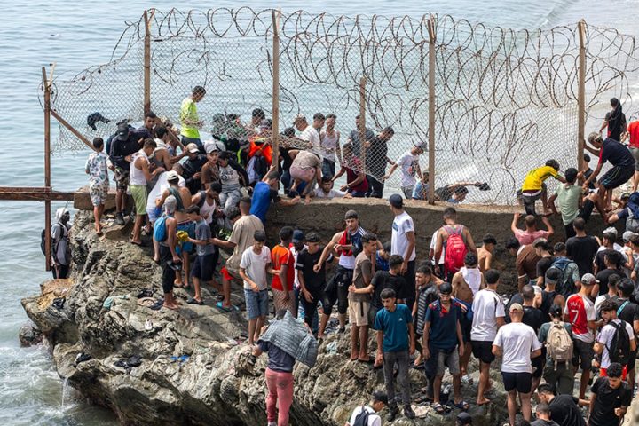Χάρτης που απεικονίζει τις μεταναστευτικές ροές σε παγκόσμιο επίπεδο.