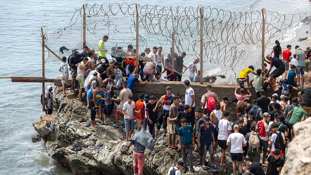Χάρτης που απεικονίζει τις μεταναστευτικές ροές σε παγκόσμιο επίπεδο.