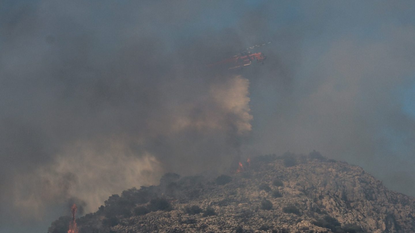 Πυρκαγιά στη Σαλαμίνα