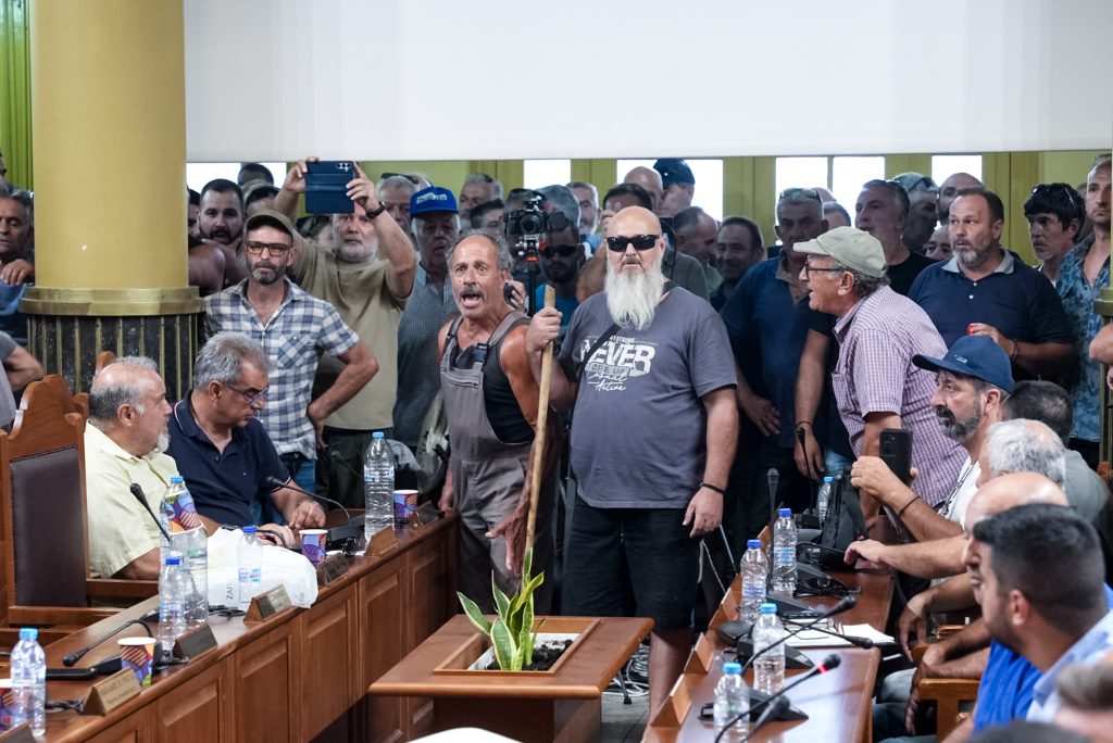 «Θα πεινάσουν τα παιδιά μου»: Η Λέσβος βράζει – 81.060 ζώα νεκρά, αποζημιώσεις σε εκκρεμότητα και παραιτήσεις
