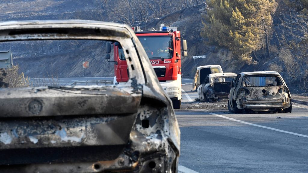 Τα παράλια της Κροατίας «φλέγονται»: Μία νεκρή, μία αγνοούμενη και δεκάδες τραυματίες [εικόνες – βίντεο]