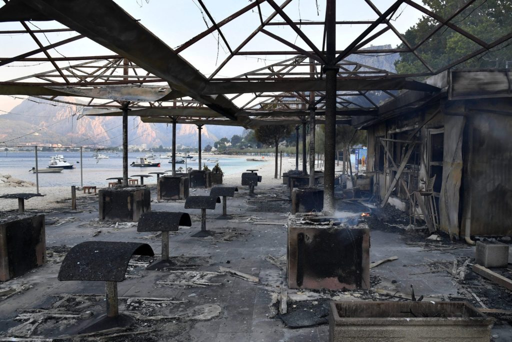Τα παράλια της Κροατίας «φλέγονται»: Μία νεκρή, μία αγνοούμενη και δεκάδες τραυματίες [εικόνες – βίντεο]