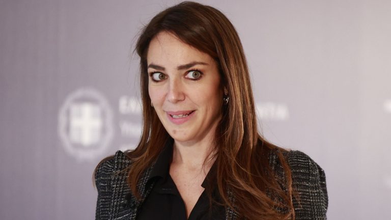 Η Δόμνα Μιχαηλίδου σε βίντεο για τις παιδικές κατασκηνώσεις.