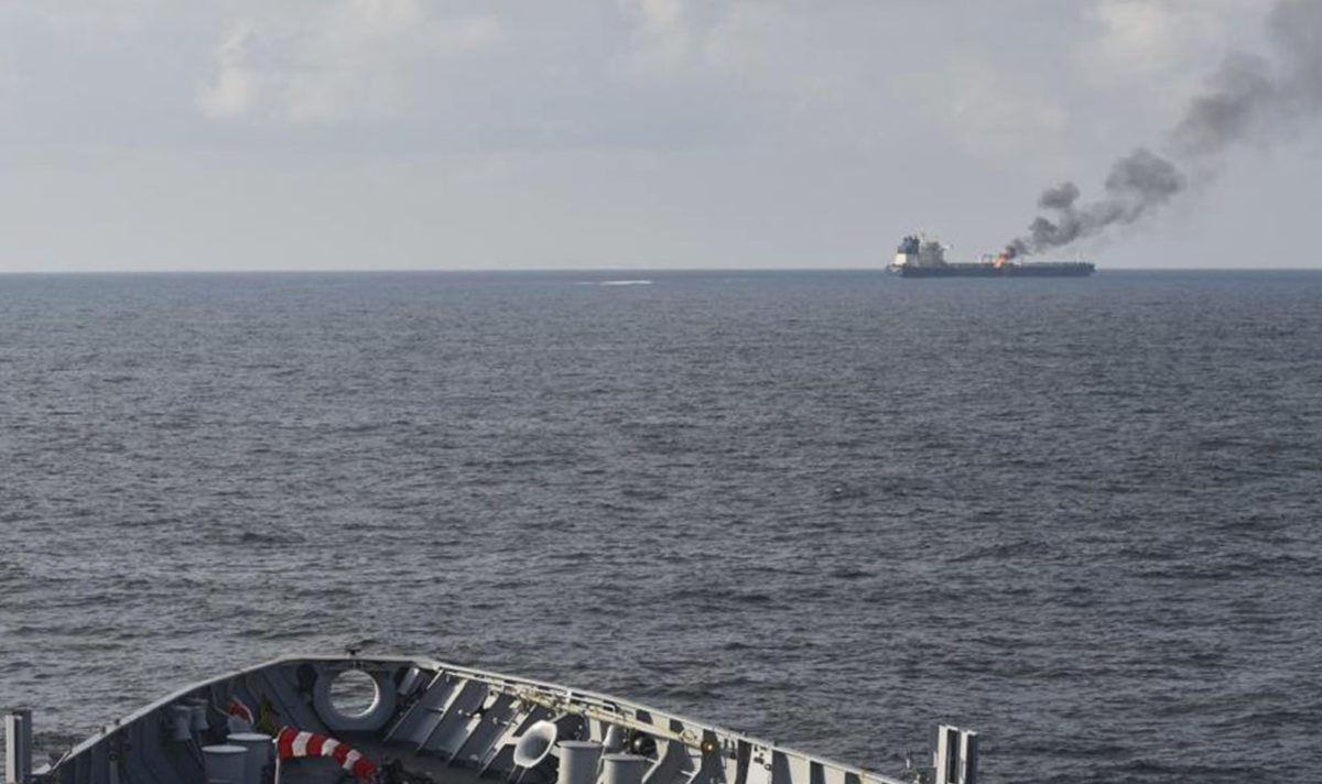 Φορτηγό πλοίο στην Ερυθρά Θάλασσα μετά από επίθεση.