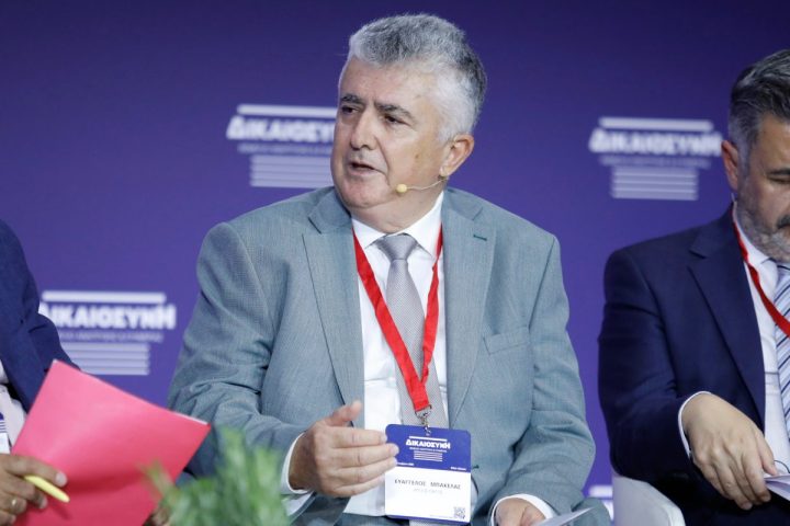 Λογότυπο της Ένωσης Ποινικολόγων και Μαχόμενων Δικηγόρων.
