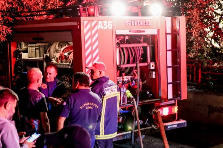 Πυρκαγιά σε εργοστάσιο πλαστικών στη Λάρισα