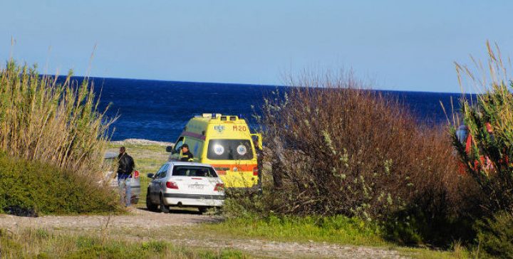Ναυαγοσώστης στην παραλία Αμμόλοφοι Καβάλας.