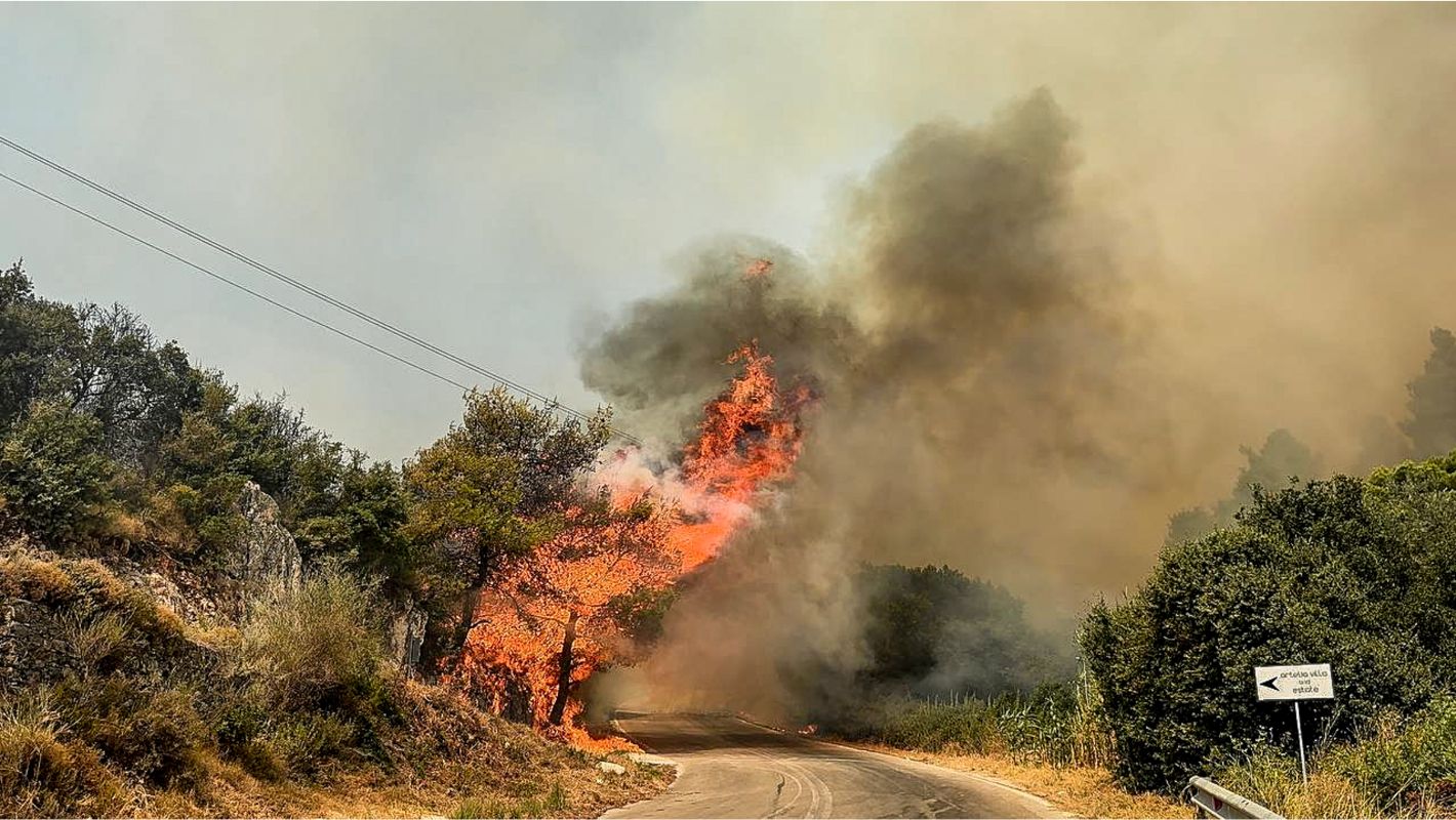 Πυρκαγιά σε χώρο με λάστιχα στον Μυλοπόταμο Ρεθύμνου.