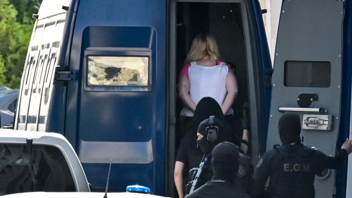 Εικόνα που σχετίζεται με την υπόθεση Marfin και την προσωρινή κράτηση της 46χρονης.