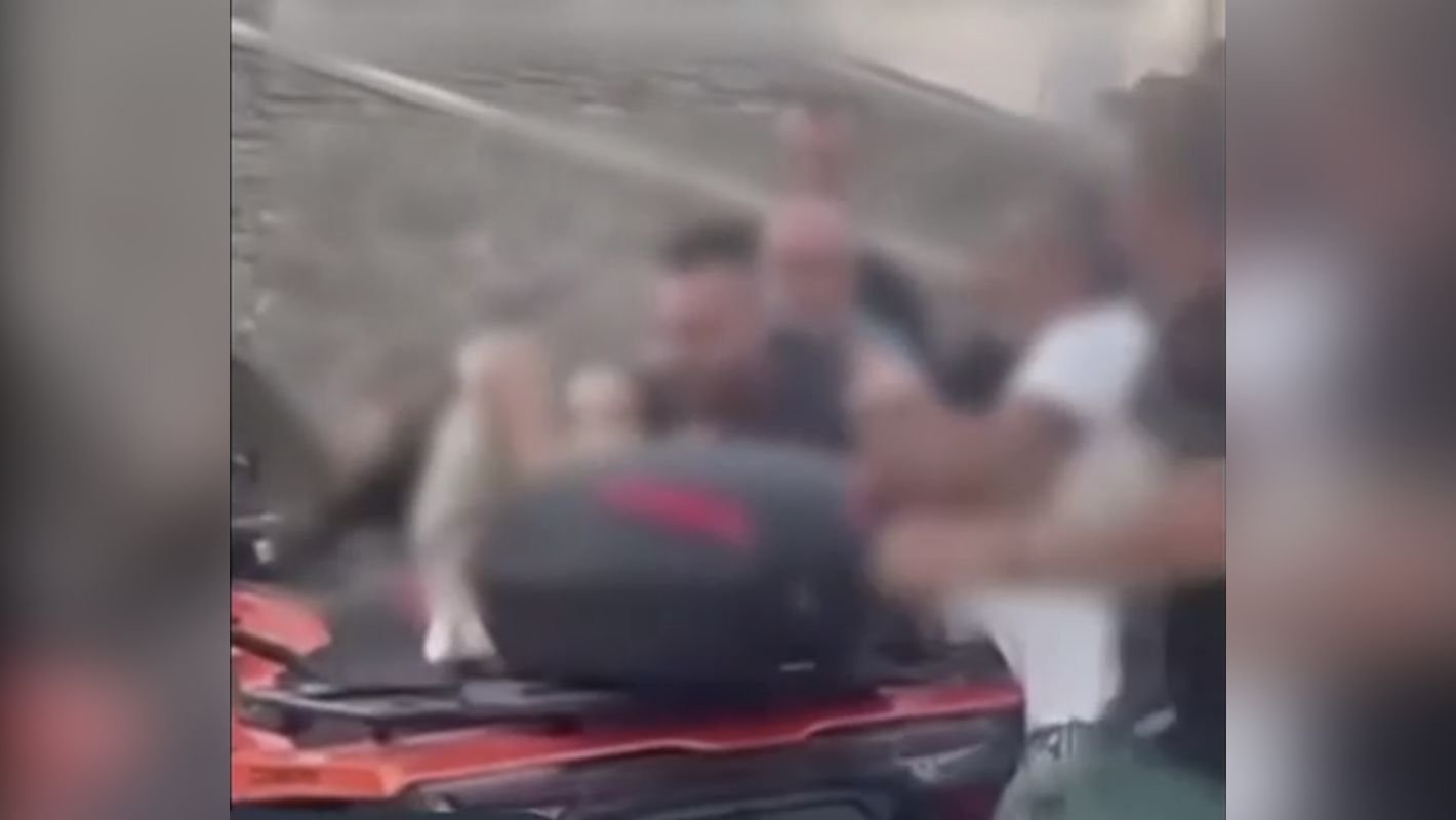 Ο οδηγός ταξί επιτίθεται σε υπάλληλο εταιρείας ενοικιάσεων αυτοκινήτων στην Πάρο.