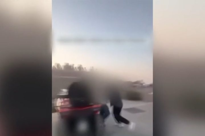 Ο οδηγός ταξί στην Πάρο ξυλοτυπά έναν ηλικιωμένο υπάλληλο.