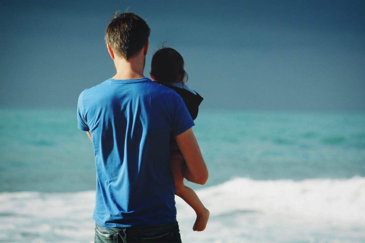 Εικόνα που συμβολίζει την πληρωμή επιδόματος παιδιού.