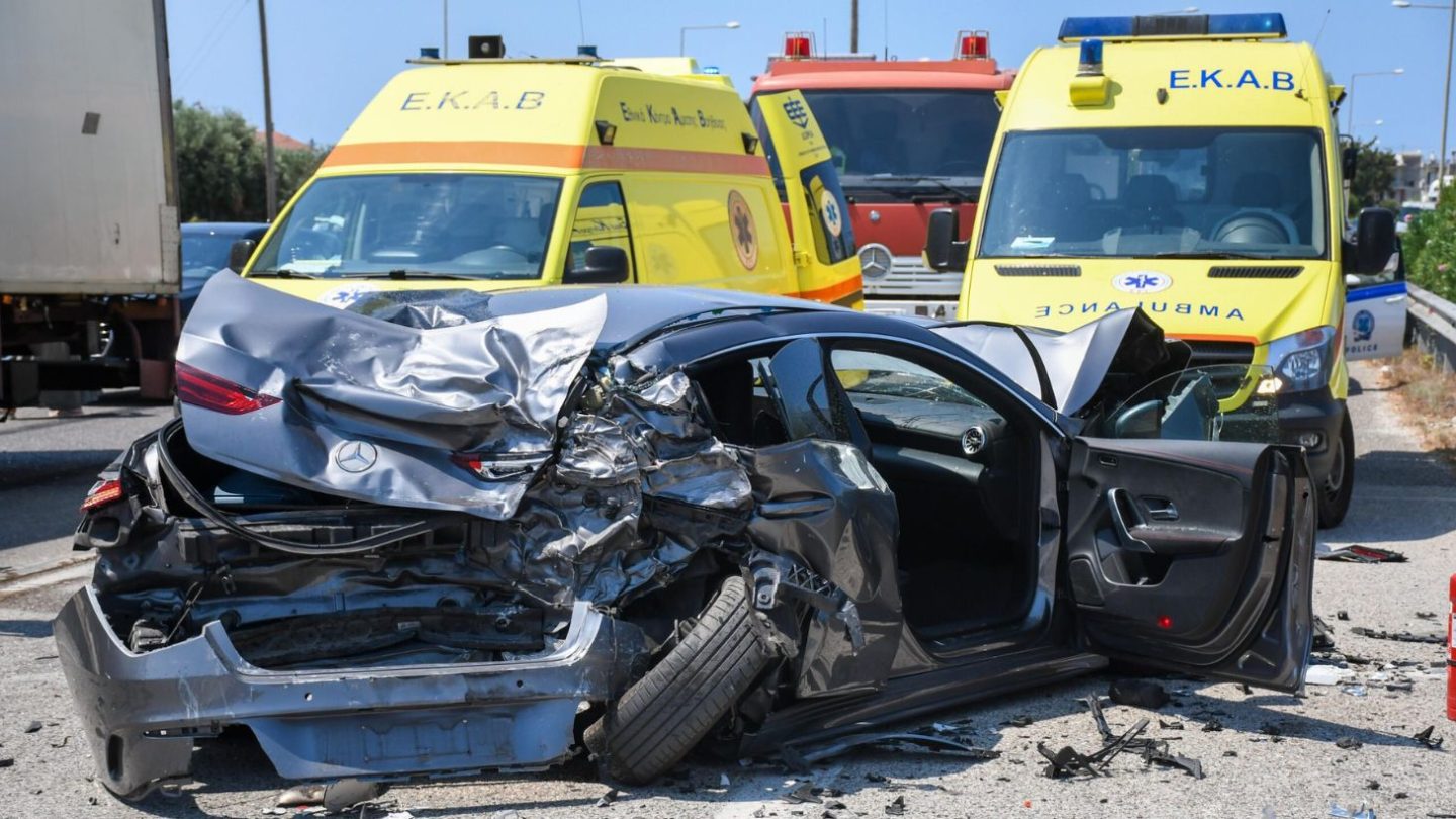 Σοβαρό τροχαίο στην είσοδο της υποθαλάσσιας σήραγγας Ακτίου: Οκτώ τραυματίες, ανάμεσά τους και παιδιά