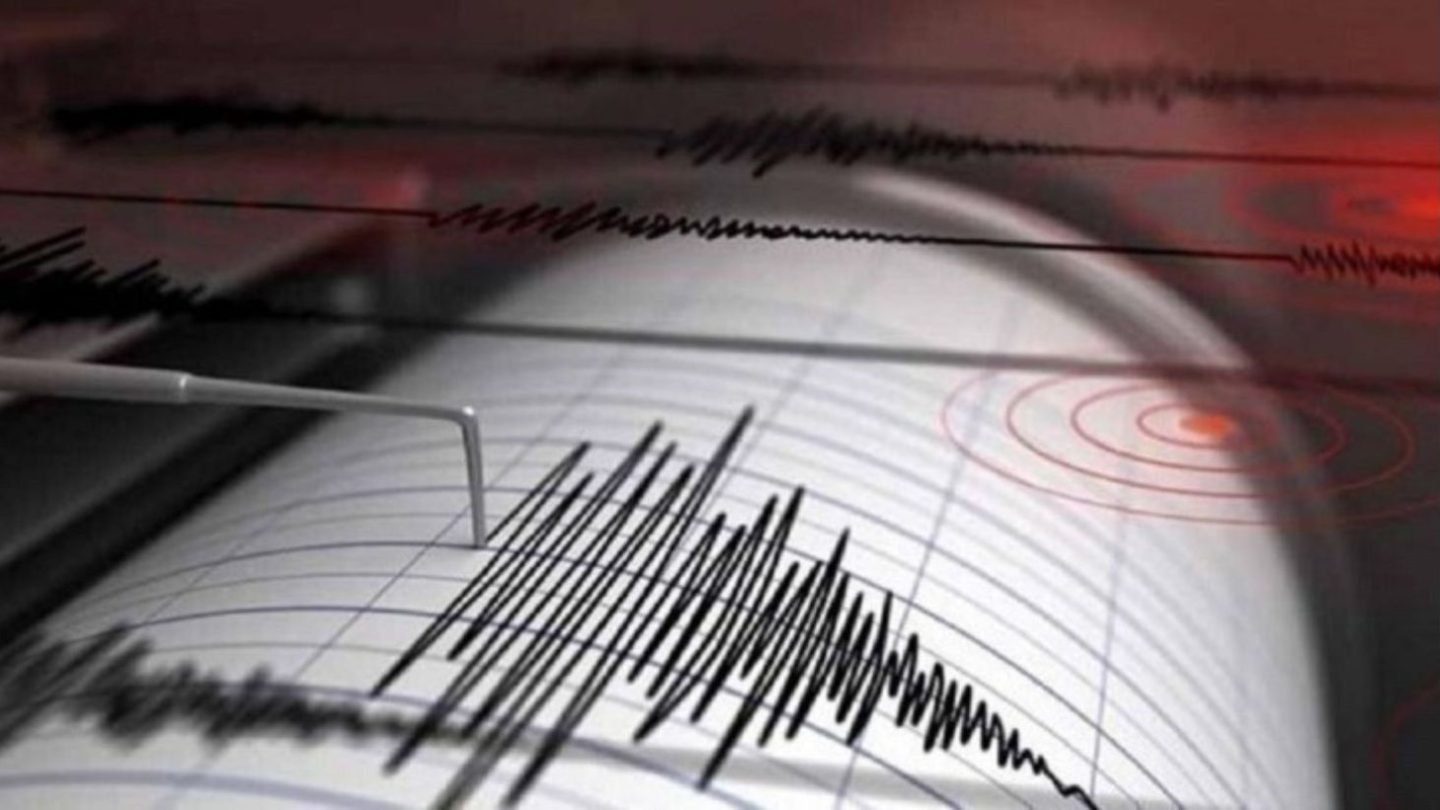 Χάρτης με την περιοχή των Ψαρών και την τοποθεσία του σεισμού.