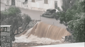 Πλημμυρισμένοι δρόμοι στη Μάνη μετά τις σφοδρές βροχοπτώσεις