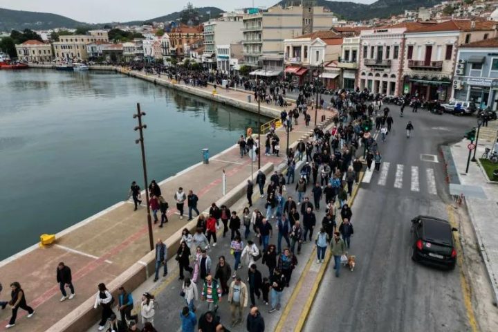 Μια κυβέρνηση που αποτυγχάνει παντού γίνεται και επικίνδυνη: Στη Λέσβο βάζει τον Στρατό στο τιμόνι