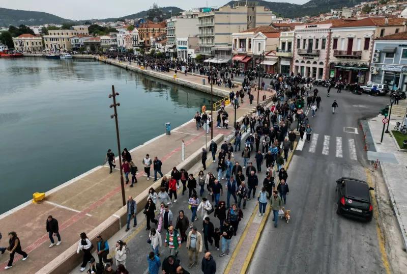 Μια κυβέρνηση που αποτυγχάνει παντού γίνεται και επικίνδυνη: Στη Λέσβο βάζει τον Στρατό στο τιμόνι