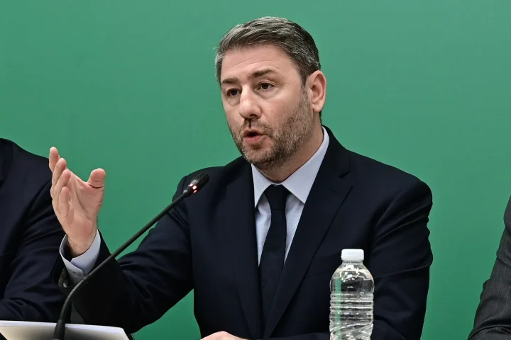 Ανδρουλάκης απέναντι σε Μητσοτάκη και Τσίπρα: Πού πατά η επίθεση – Και γιατί το ΠΑΣΟΚ δίνει μάχη για τη δεύτερη θέση